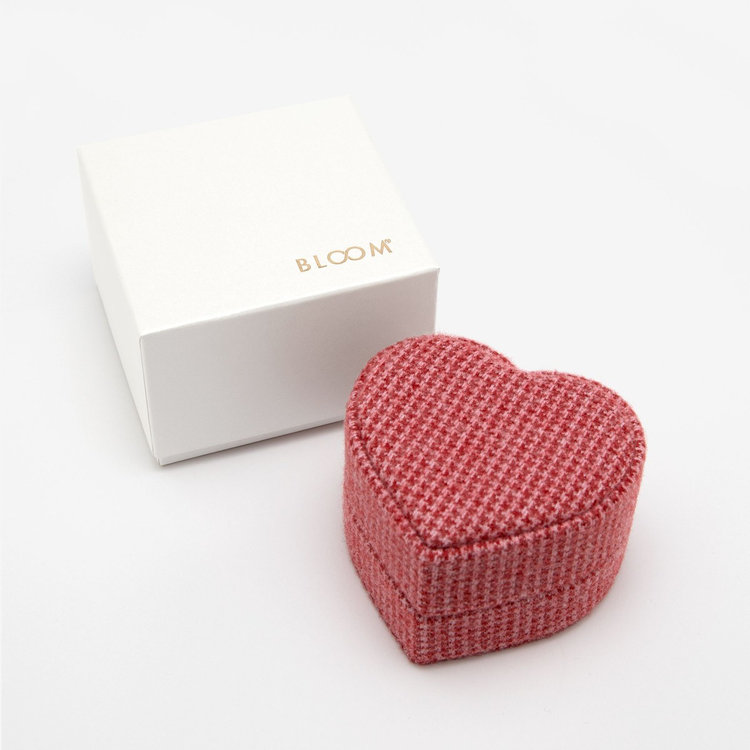 BLOOM · 2026 WINTER · 1101-0134-0019 · 닫힌 외관