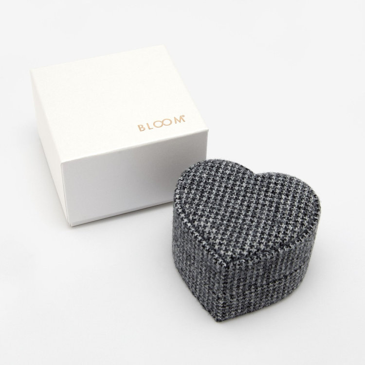 BLOOM · 2026 WINTER · 1101-0133-0019 · 닫힌 외관