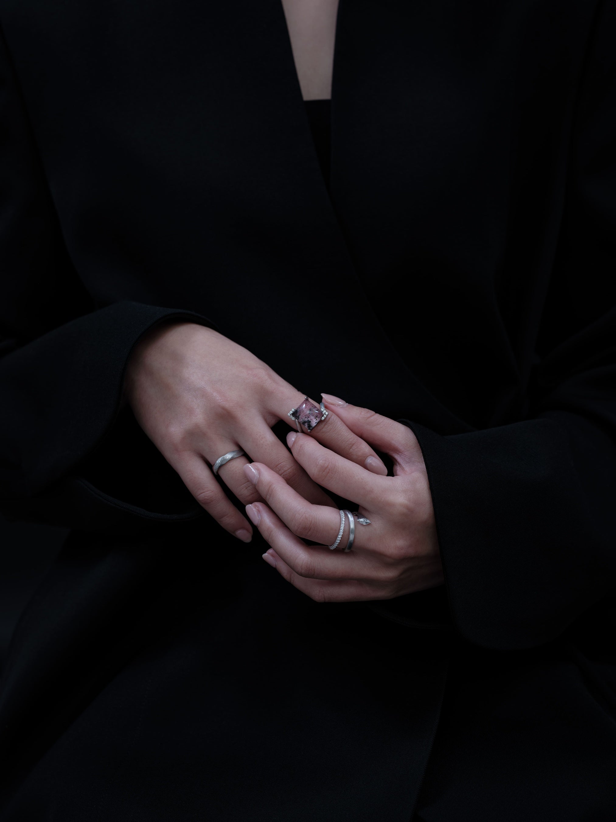 TSUZURE — Loose End rings worn on the hand; brand photograph.
