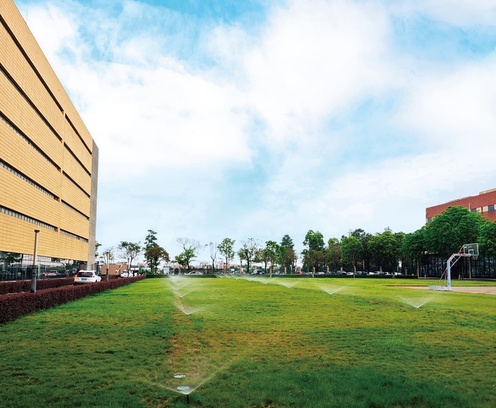 佛山工业园建筑与绿化场地。
