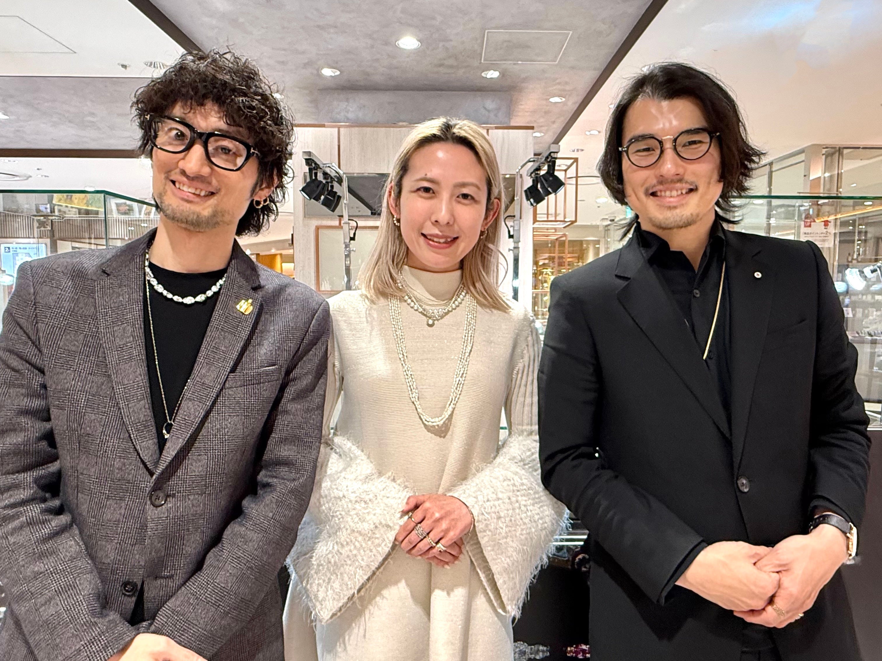 期間限定ショップ担当者。左から小川、松本、前田。