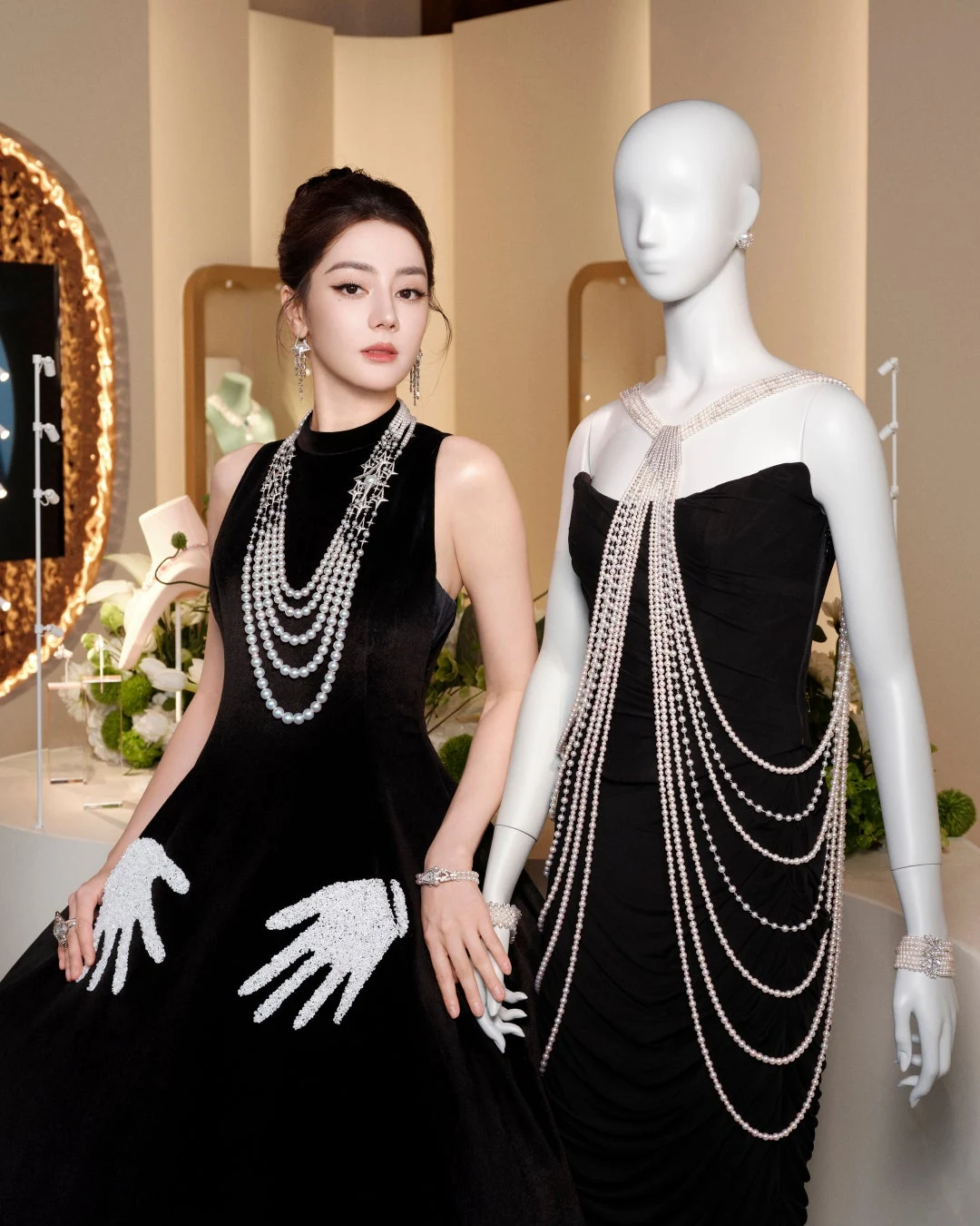 御木本北京L’éclat高级珠宝活动现场，嘉宾与珍珠项链陈列 图片：MIKIMOTO / PR TIMES