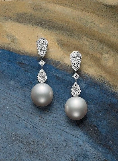 御木本为维米尔展特别制作的白蝶珍珠钻石耳饰 图片：MIKIMOTO / PR TIMES