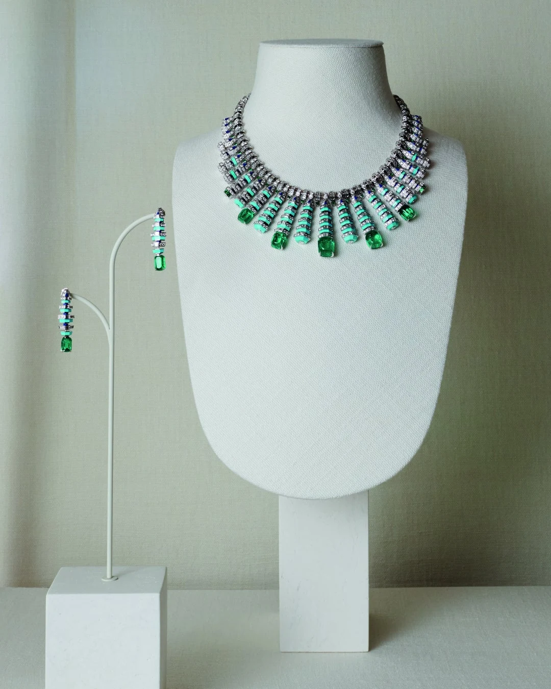 卡地亚Le Chœur des Pierres高级珠宝项链陈列 图片：© Cartier